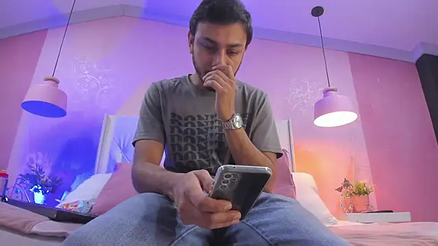 Snapshot of Boss_Domiinator chatting on February 18, 12:34 pm Boss Domiinator online show from February 18, 12:34 pm