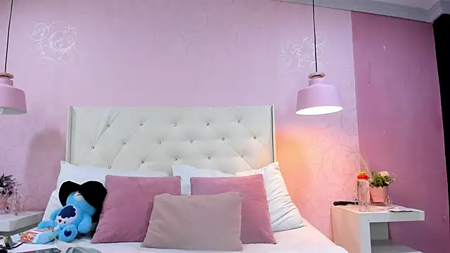 Snapshot of Boss_Domiinator chatting on February 21, 12:17 pm Boss Domiinator online show from February 21, 12:17 pm