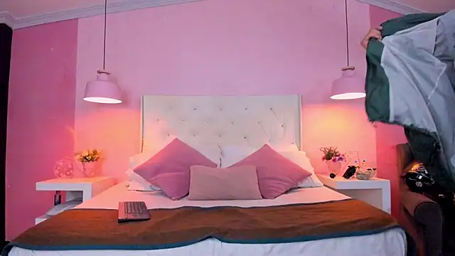 Snapshot of Boss_Domiinator chatting on February 27, 12:05 pm Boss Domiinator online show from February 27, 12:05 pm