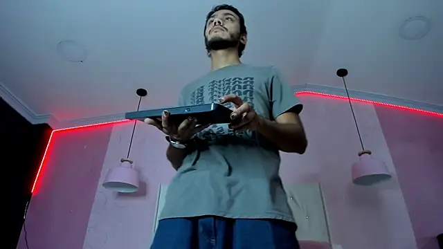 Snapshot of Boss_Domiinator chatting on March 19, 12:09 pm Boss Domiinator online show from March 19, 12:09 pm