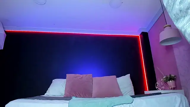 Snapshot of Boss_Domiinator chatting on April 2, 12:25 pm Boss Domiinator online show from April 2, 12:25 pm