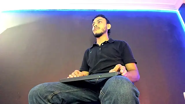 Snapshot of Boss_Domiinator chatting on April 8, 11:21 am Boss Domiinator online show from April 8, 11:21 am