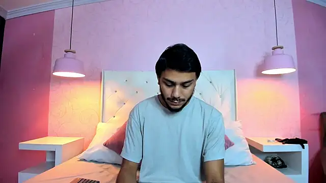 Snapshot of Boss_Domiinator chatting on April 11, 11:25 am Boss Domiinator online show from April 11, 11:25 am