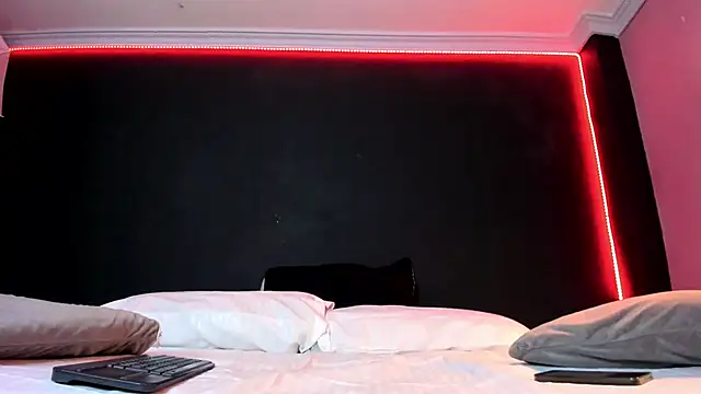 Snapshot of Boss_Domiinator chatting on April 12, 11:37 am Boss Domiinator online show from April 12, 11:37 am