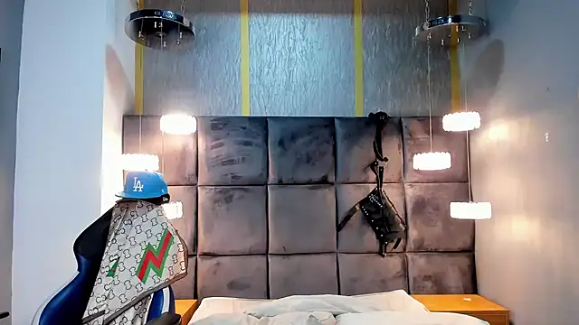 HunterHeat  online show from March 13, 11:39 am