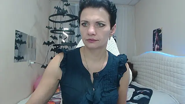 AvaSaturnian online show from November 4, 7:18 am