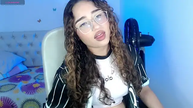 Snapshot of sasha_17_ chatting on September 15, 3:23 pm sasha 17 online show from September 15, 3:23 pm