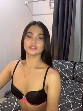 Snapshot of AngelHille chatting on December 16, 3:50 pm AngelHille online show from December 16, 3:50 pm