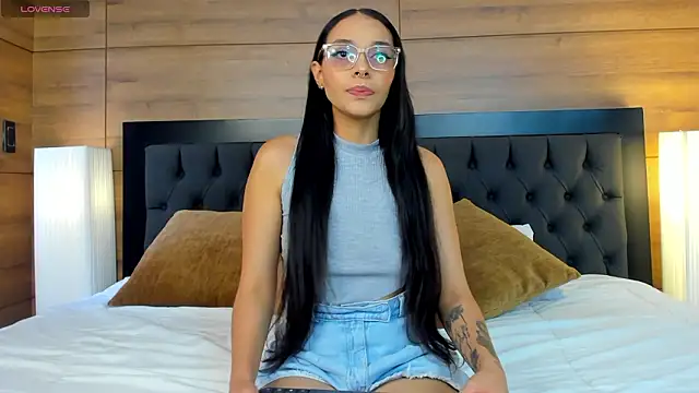 Roseaurora online show from March 29, 1:33 pm