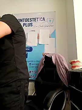 Snapshot of Madisson-04_ chatting on March 27, 5:01 pm Madisson-04 online show from March 27, 5:01 pm