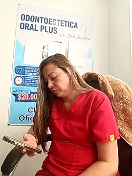 Snapshot of Madisson-04_ chatting on April 1, 1:01 pm Madisson-04 online show from April 1, 1:01 pm