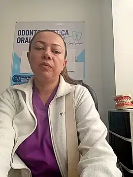 Snapshot of Madisson-04_ chatting on April 8, 3:01 pm Madisson-04 online show from April 8, 3:01 pm