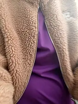 Snapshot of Madisson-04_ chatting on April 11, 3:05 pm Madisson-04 online show from April 11, 3:05 pm