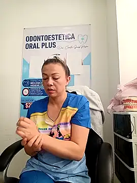 Snapshot of Madisson-04_ chatting on April 14, 3:18 pm Madisson-04 online show from April 14, 3:18 pm