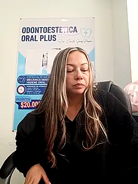 Snapshot of Madisson-04_ chatting on April 15, 5:31 pm Madisson-04 online show from April 15, 5:31 pm