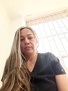 Snapshot of Madisson-04_ chatting on April 15, 7:58 pm Madisson-04 online show from April 15, 7:58 pm