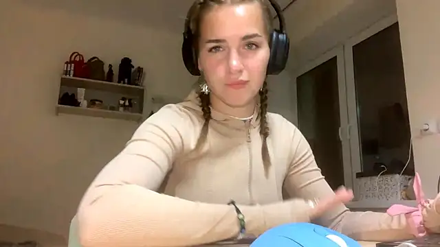 Snapshot of BunnyTiedeman chatting on September 24, 5:49 pm BunnyTiedeman online show from September 24, 5:49 pm