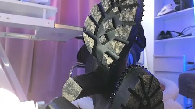 CruelSiren online show from November 18, 7:46 am