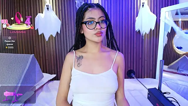 AlanaWalker9 online show from October 17, 3:42 am