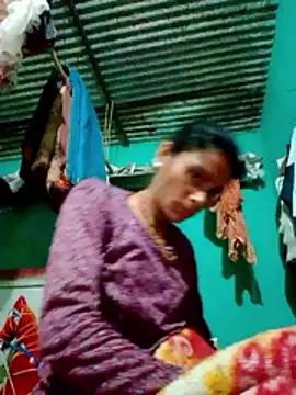 Snapshot of H_seema chatting on February 18, 1:56 am H seema online show from February 18, 1:56 am
