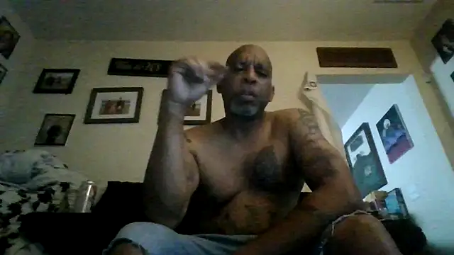 Snapshot of Bbcscottie77 chatting on June 7, 12:04 am Bbcscottie77 online show from June 7, 12:04 am