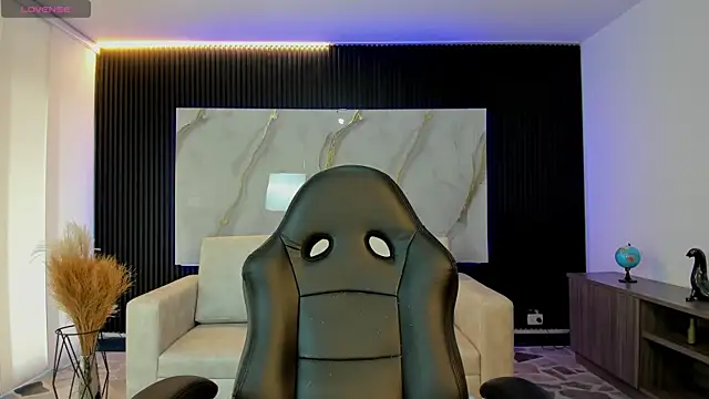 sofiapalacioss online show from April 8, 5:46 pm