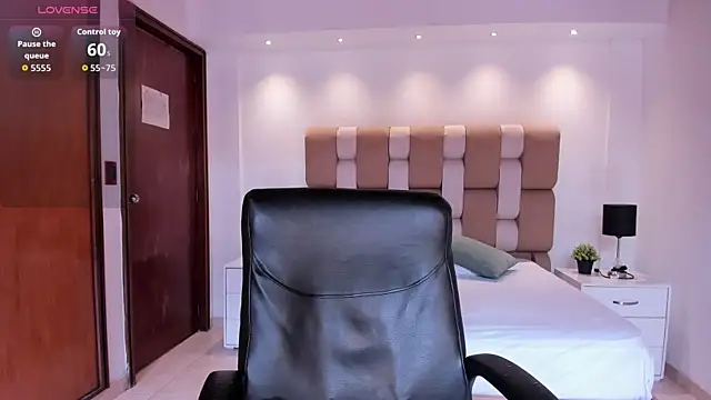 sofiapalacioss online show from April 10, 7:51 pm