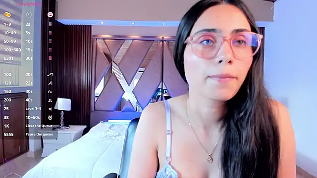 sofiapalacioss online show from April 11, 7:07 pm