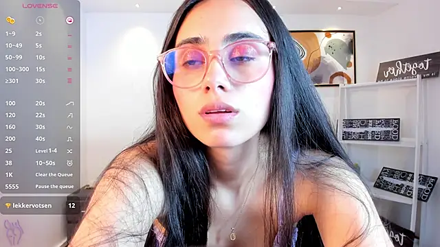 sofiapalacioss online show from April 13, 8:25 pm