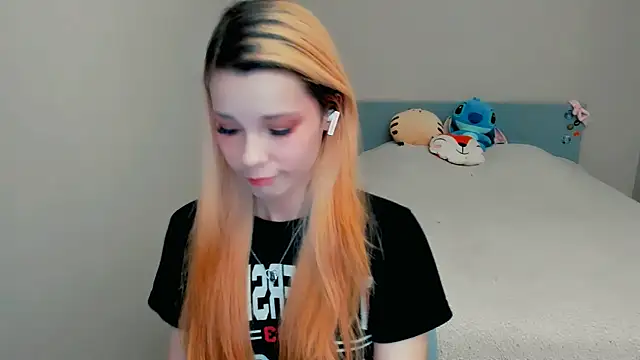 Snapshot of Kitten_Alissa chatting on October 13, 7:14 pm Kitten Alissa online show from October 13, 7:14 pm