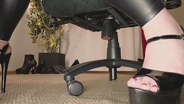 Jolie Orchid online show from January 14, 12:33 pm