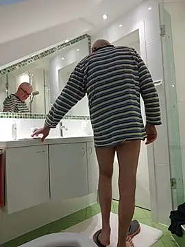 Oldmenhot66 online show from April 1, 4:57 am