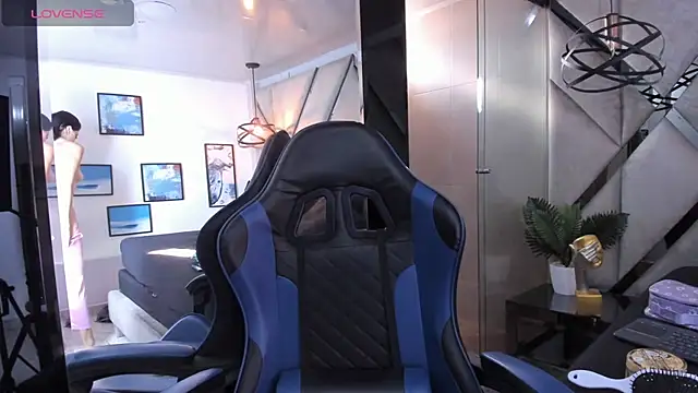 Ely09  online show from April 18, 9:37 pm