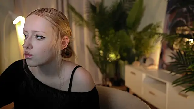 Snapshot of rosy_petal chatting on September 8, 8:19 pm rosy petal online show from September 8, 8:19 pm