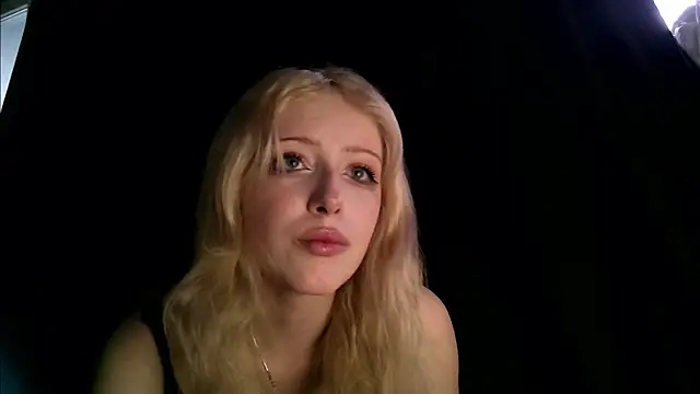 Snapshot of rosy_petal chatting on October 13, 1:33 pm rosy petal online show from October 13, 1:33 pm