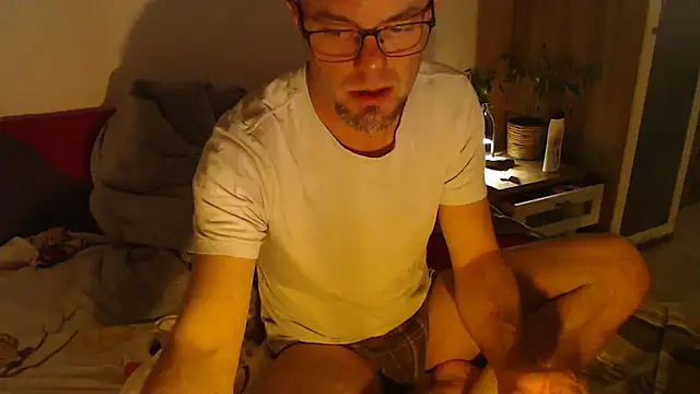 Snapshot of EdelHolz91 chatting on February 19, 4:14 pm EdelHolz91 online show from February 19, 4:14 pm