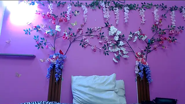 skinnysofia18 online show from April 20, 2:09 pm