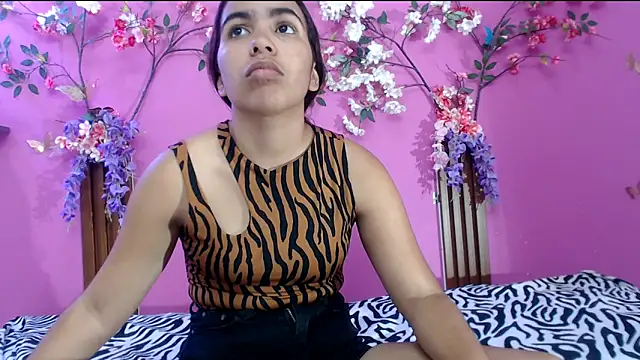 Snapshot of skinnysofia18 chatting on June 3, 2:08 pm skinnysofia18 online show from June 3, 2:08 pm