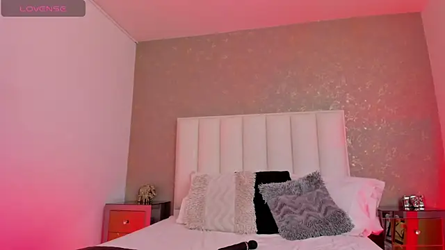 KaylieBrooks online show from December 19, 4:14 pm