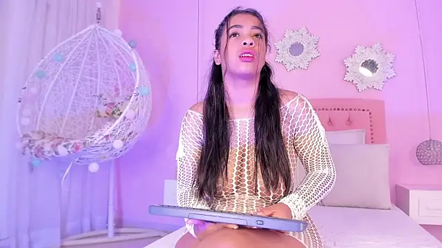 CannelaSmith online show from October 3, 7:33 pm