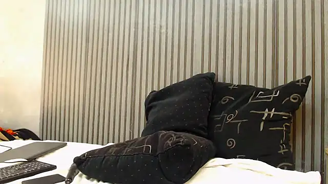 ROYALASS25 online show from April 12, 8:19 am