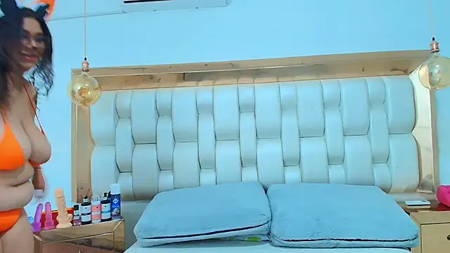 TiffantyAndStacy online show from October 7, 7:44 pm