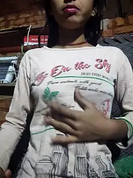 Snapshot of Yatiksha_Beby chatting on December 16, 1:49 pm Yatiksha Beby online show from December 16, 1:49 pm