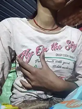 Snapshot of Yatiksha_Beby chatting on December 18, 3:40 pm Yatiksha Beby online show from December 18, 3:40 pm