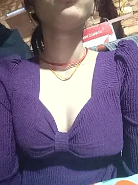 Snapshot of Yatiksha_Beby chatting on January 10, 2:24 am Yatiksha Beby online show from January 10, 2:24 am