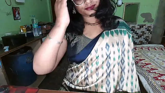 DearKimmi online show from February 1, 5:33 pm