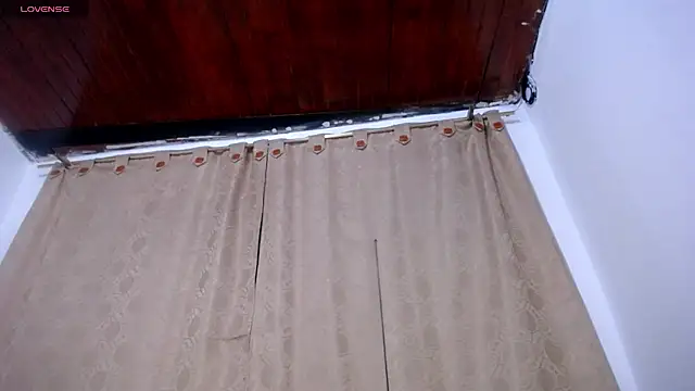 DaraKat18 online show from April 18, 10:54 pm