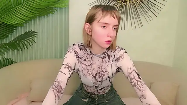 Snapshot of Beverly_Gomes chatting on February 8, 8:23 pm Beverly Gomes online show from February 8, 8:23 pm