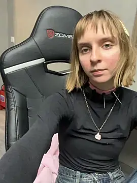 Snapshot of Beverly_Gomes chatting on February 12, 4:24 pm Beverly Gomes online show from February 12, 4:24 pm