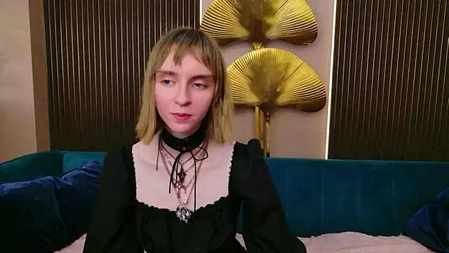 Snapshot of Beverly_Gomes chatting on February 22, 8:40 pm Beverly Gomes online show from February 22, 8:40 pm